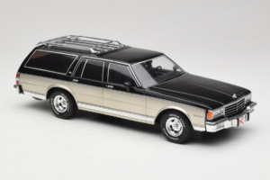 Chevrolet Caprice Estate Wagon Silber & Grau MCG 1:18 MCG18478 Metall — Bild 4 von 6