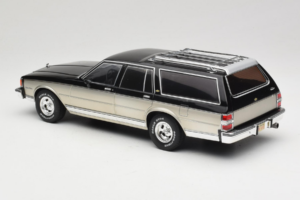 Chevrolet Caprice Estate Wagon Silber & Grau MCG 1:18 MCG18478 Metall — Bild 5 von 6