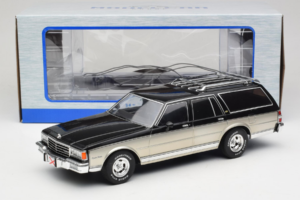 Chevrolet Caprice Estate Wagon Silber & Grau MCG 1:18 MCG18478 Metall — Bild 6 von 6