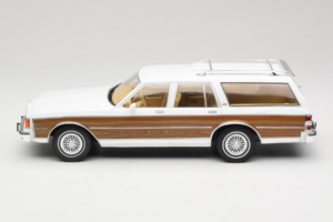 Chevrolet Caprice Estate Wagon Weiß MCG 1:18 MCG18475 Metall — Bild 3 von 6