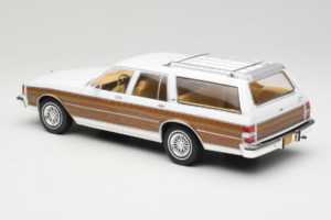 Chevrolet Caprice Estate Wagon Weiß MCG 1:18 MCG18475 Metall — Bild 5 von 6