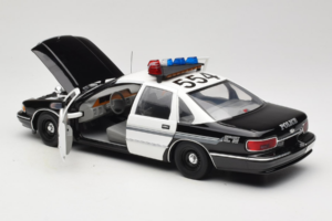 Chevrolet Caprice Glendale Polizei UT Models 1:18 21026 Metall — Bild 5 von 8