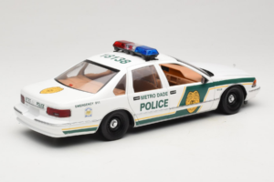 Chevrolet Caprice Metro Dade Polizei UT Models 1:18 21024 Metall — Bild 3 von 8