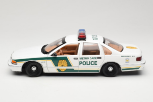 Chevrolet Caprice Metro Dade Polizei UT Models 1:18 21024 Metall — Bild 4 von 8