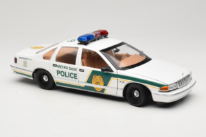 Chevrolet Caprice Metro Dade Polizei UT Models 1:18 21024 Metall — Bild 6 von 8