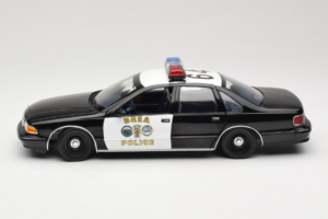 Chevrolet Caprice Kalifornien Polizei UT Models 1:18 180142098 Metall — Bild 4 von 8