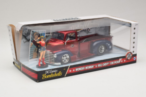 Chevrolet COE Pickup Wonder Woman With Figure Metals Diecast 1:24 30453 Metall — Bild 2 von 3