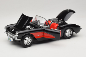 Chevrolet Corvette C1 Schwarz & Rot Bburago 1:18 3034-M1 Metall — Bild 2 von 8