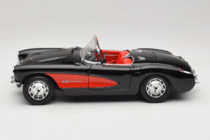 Chevrolet Corvette C1 Schwarz & Rot Bburago 1:18 3034-M1 Metall — Bild 4 von 8