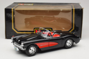 Chevrolet Corvette C1 Schwarz & Rot Bburago 1:18 3034-M1 Metall — Bild 8 von 8