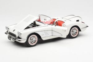 Chevrolet Corvette C1 Spider Hard Top Snowcrest Weiß AUTOart 1:18 71147 Metall — Bild 2 von 8
