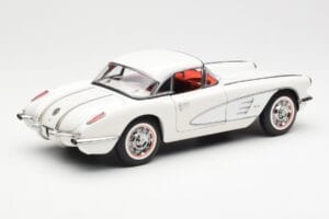 Chevrolet Corvette C1 Spider Hard Top Snowcrest Weiß AUTOart 1:18 71147 Metall — Bild 3 von 8