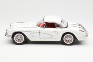 Chevrolet Corvette C1 Spider Hard Top Snowcrest Weiß AUTOart 1:18 71147 Metall — Bild 4 von 8