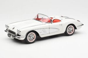 Chevrolet Corvette C1 Spider Hard Top Snowcrest Weiß AUTOart 1:18 71147 Metall