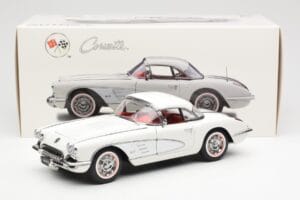 Chevrolet Corvette C1 Spider Hard Top Snowcrest Weiß AUTOart 1:18 71147 Metall — Bild 8 von 8