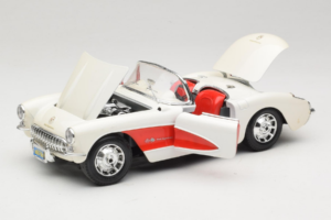 Chevrolet Corvette C1 Weiß & Rot Bburago 1:18 3024-M3 Metall — Bild 2 von 8