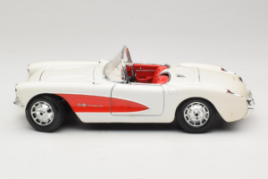 Chevrolet Corvette C1 Weiß & Rot Bburago 1:18 3024-M3 Metall — Bild 4 von 8