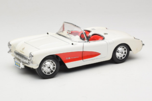 Chevrolet Corvette C1 Weiß & Rot Bburago 1:18 3024-M3 Metall