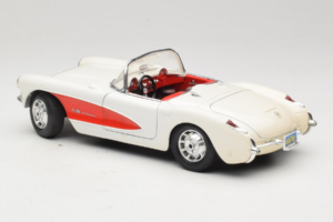 Chevrolet Corvette C1 Weiß & Rot Bburago 1:18 3024-M3 Metall — Bild 7 von 8