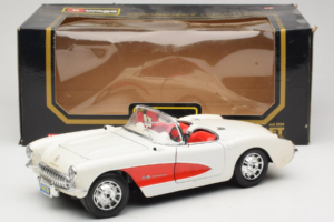 Chevrolet Corvette C1 Weiß & Rot Bburago 1:18 3024-M3 Metall — Bild 8 von 8
