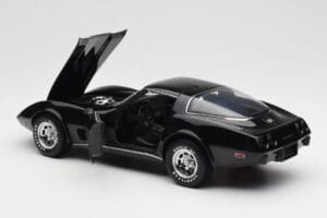 Chevrolet Corvette C3 Schwarz UT Models 1:18 21071 Metall — Bild 5 von 8