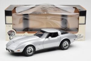 Chevrolet Corvette C3 Silber UT Models 1:18 21072 Metall — Bild 8 von 8