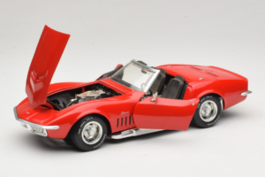Chevrolet Corvette C3 Cabriolet Rot Revell 1:18 8833-P1 Metall — Bild 2 von 8
