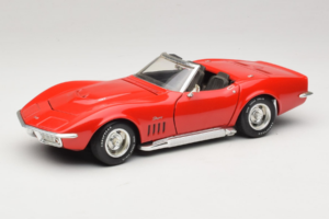 Chevrolet Corvette C3 Cabriolet Rot Revell 1:18 8833-P1 Metall