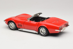 Chevrolet Corvette C3 Cabriolet Rot Revell 1:18 8833-P1 Metall — Bild 7 von 8