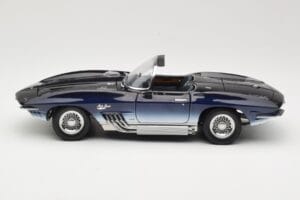 Chevrolet Corvette Mako Shark Dunkelblau UT Models 1:18 21061 Metall — Bild 4 von 8