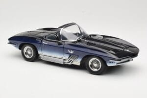 Chevrolet Corvette Mako Shark Dunkelblau UT Models 1:18 21061 Metall — Bild 6 von 8