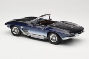 Chevrolet Corvette Mako Shark Dunkelblau UT Models 1:18 21061 Metall — Bild 7 von 8