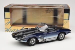 Chevrolet Corvette Mako Shark Dunkelblau UT Models 1:18 21061 Metall — Bild 8 von 8