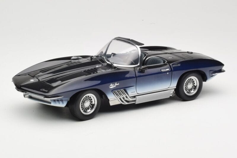 Chevrolet Corvette Mako Shark Dunkelblau UT Models 1:18 21061 Metall
