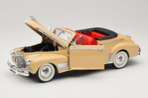 Chevrolet Deluxe Cabriolet Beige Eagle Collectibles 1:18 3022518 Metall — Bild 2 von 8