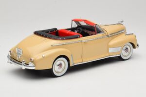 Chevrolet Deluxe Cabriolet Beige Eagle Collectibles 1:18 3022518 Metall — Bild 3 von 8