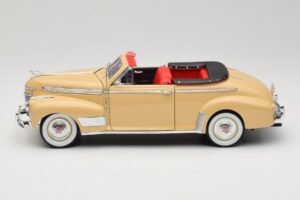 Chevrolet Deluxe Cabriolet Beige Eagle Collectibles 1:18 3022518 Metall — Bild 4 von 8