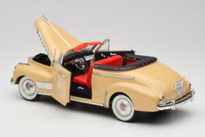 Chevrolet Deluxe Cabriolet Beige Eagle Collectibles 1:18 3022518 Metall — Bild 5 von 8