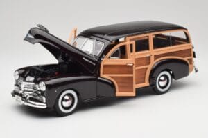 Chevrolet Fleetmaster Woody Schwarz & Wood Panels Maisto 1:18 43697545B Metall — Bild 2 von 8