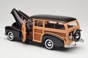 Chevrolet Fleetmaster Woody Schwarz & Wood Panels Maisto 1:18 43697545B Metall — Bild 5 von 8