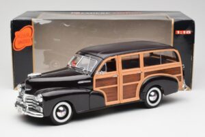 Chevrolet Fleetmaster Woody Braun Maisto 1:18 36854 Metall — Bild 8 von 8