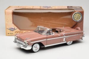 Chevrolet Impala Cabriolet Braun Motormax 1:18 73112 Metall — Bild 8 von 8