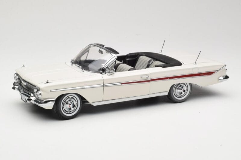 Chevrolet Impala Cabriolet Weiß Sun Star 1:18 3405 Metall