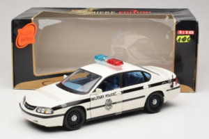 Chevrolet Impala Military Police Maisto 1:18 36611 Metall — Bild 6 von 6