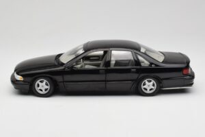 Chevrolet Impala SS Schwarz UT Models 1:18 21031 Metall — Bild 4 von 8