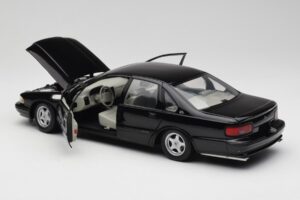 Chevrolet Impala SS Schwarz UT Models 1:18 21031 Metall — Bild 5 von 8