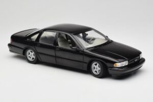 Chevrolet Impala SS Schwarz UT Models 1:18 21031 Metall — Bild 6 von 8