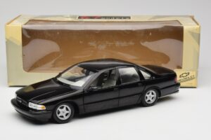 Chevrolet Impala SS Schwarz UT Models 1:18 21031 Metall — Bild 8 von 8