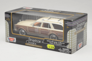 Chrysler LeBaron Town & Country Beige Motormax 1:24 MM7331BG Metall — Bild 3 von 3