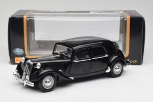 Citroen 15CV 6 Cyl Schwarz Maisto 1:18 31821 Metall — Bild 8 von 8